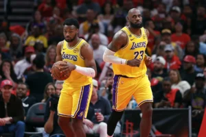 Bronny James e LeBron James fizeram história na grande vitória do Lakers