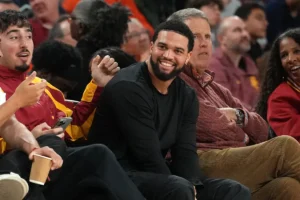 Caleb Williams se juntou a companheiros de equipe do Bears na USC