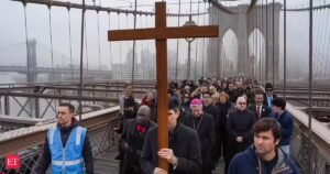 Celebrações do Domingo de Páscoa: Missas, serviços religiosos e desfiles anuais do Domingo de Páscoa: uma lista completa de igrejas e catedrais onde os cristãos podem rezar e celebrar o dia santo