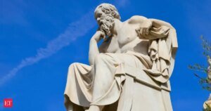 Citação do dia de Sócrates: O que sua sabedoria atemporal realmente significa hoje: Citação do dia de Sócrates: “A melhor maneira de viver com honra neste mundo é fingir ser o que somos.” Um lembrete calmo de uma das melhores mentes de todos os tempos: pare de representar o seu papel… comece a sê-lo. Esta poderosa citação motivacional pode transformar sua identidade, hábitos e sucesso na vida real?