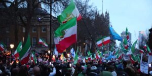 Dissidente iraniano envia mensagem sincera de ‘fique conosco’ aos telespectadores do GB News.