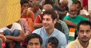 Do resgate à cremação: como um homem de Gurgaon preenche as lacunas no cuidado dos idosos abandonados na Índia