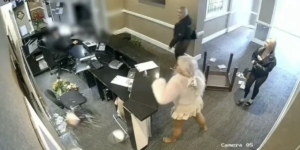 Dois bandidos que destruíram o saguão de um hotel em uma violência violenta foram banidos de TODOS os pubs e clubes do Reino Unido