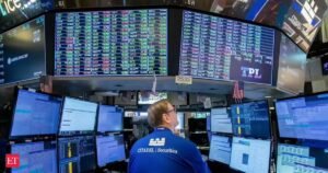 Dow Jones cai: Mercado de ações dos EUA hoje: Por que o Dow Jones caiu na sexta-feira, mesmo com o S&P 500 e o Nasdaq testemunhando grandes ganhos?