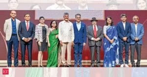 ET Awards: India Inc discute estratégia enquanto FM Sitharaman sinaliza prontidão para reformas em meio à crescente incerteza global