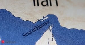 EUA buscam ajuda internacional para reabrir o Estreito de Ormuz enquanto os preços do petróleo disparam