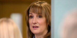 Economistas alertam que o desemprego no Reino Unido pode chegar a dois milhões enquanto a Grã-Bretanha flerta com a recessão