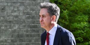 Ed Miliband alerta que atrasos nos planos Net Zero são ‘inaceitáveis’ à medida que os projetos eólicos, solares e de baterias desaceleram
