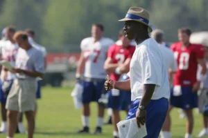 Ex-assistente do New York Giants preso, acusado de agressão doméstica