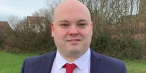 Ex-vereador pedófilo preso por crimes sexuais infantis ‘terríveis’ online