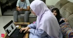 Ficar online ajuda mulheres médicas no Paquistão a voltarem ao trabalho