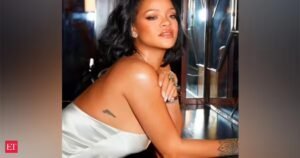 Filha de Rihanna, Rocky: Dior até faz fraldas: Filha de Rihanna de 7 meses faz estreia em revista com fraldas da grife Dior