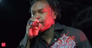 Frase do Dia: Citação do Dia do Dr. Alban: “Seja você mesmo. Originalidade é a chave para o sucesso. Não tente ser algo que você não é” – A inspiração atemporal do cantor de “It’s My Life” sobre o significado, lições de vida e por que ser você mesmo é a verdadeira chave para o sucesso.