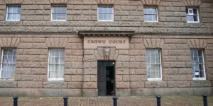 Gangue albanesa ‘áspera’ é presa após usar site de propriedades para planejar assaltos a casas de luxo