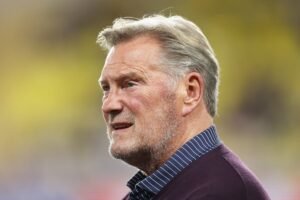 Glenn Hoddle revelou que se ofereceu para treinar o Tottenham ao lado de Ossie Ardiles antes da nomeação de Roberto De Zerbi