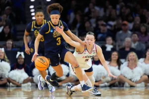 Hannah Hidalgo anunciou oficialmente que retornará a Notre Dame para sua última temporada