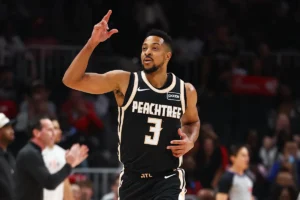 Hawks conquistam vaga nos playoffs e na Divisão Sudeste atrás de 29 pontos de McCollum na derrota do Cavs