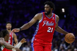 Joel Embiid, do 76ers, será submetido a uma cirurgia em Houston após ser diagnosticado com apendicite