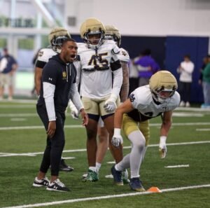 Kyle Hamilton elogia a técnica e estilo de treinamento de Mike Mickens