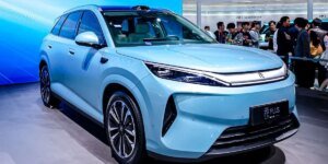 Marca chinesa BYD estreia o carro mais rápido do mundo e um EV que carrega em 5 minutos