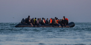 Menino iraniano de 14 anos evita a prisão após ser condenado por estuprar uma estudante enquanto a família da vítima fica furiosa