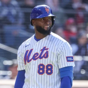Mets diz que Luis Robert Jr. sofre diariamente de rigidez na parte inferior das costas