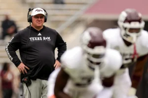 Mike Elko elogia alguns calouros da Texas A&M que parecem ‘confortáveis’