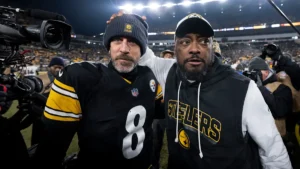Mike Tomlin acredita que Aaron Rodgers jogará em 2026