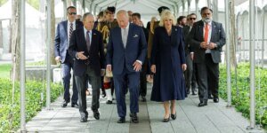 O Rei Charles e a Rainha Camilla chegam a Nova York enquanto Suas Majestades visitam o Memorial do 11 de Setembro