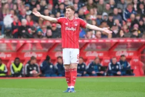 O desenvolvimento de Elliot Anderson, do Manchester City, contribuiu para a nova ‘atualização’ da estrela inglesa