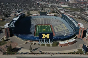O jogo de futebol americano da primavera de Michigan está passando na TV? Tempo, canal Big House