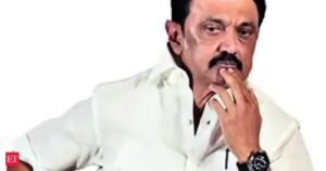 O ministro-chefe Stalin revisou as possibilidades com os principais líderes do DMK