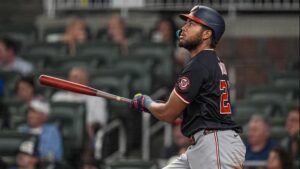 O primeiro arremesso de JR Ritchie na MLB do Braves foi tão ruim quanto poderia ser.