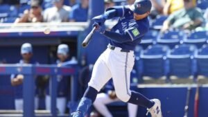 O que saber sobre o apanhador do Blue Jays, Brandon Valenzuela, com Alejandro Kirk ferido