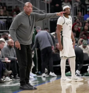 O técnico do Milwaukee Bucks, Doc Rivers, sugere aposentadoria: ‘Tenho netos.’