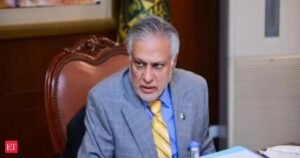 O vice-primeiro-ministro do Paquistão, Dar, conversa com Araghchi do Irã e pede diálogo