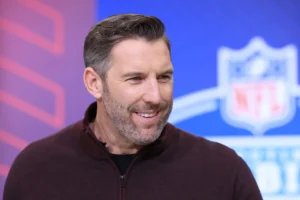 Os comandantes GM Adam Peters revelaram muitas informações?