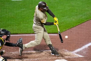 Padres derrotou o Pirates por 5 a 0 pela terceira vitória consecutiva, encerrando a seqüência de 5 vitórias consecutivas do Pittsburgh