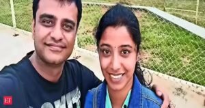 ‘Papai está com dor, muito sangue’: uma criança de quatro anos que viu o pai morrer na carnificina de Pahalgam nunca perguntou por ele, a mãe compartilha a dor