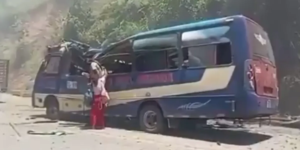 Pelo menos 14 pessoas morreram em Cajibio após a detonação de um artefato explosivo no ônibus