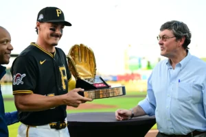 Pirates finalizam acordo recorde com Konnor Griffin