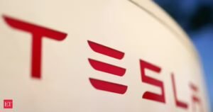 Por que as ações da Tesla estão caindo apesar dos números fortes: o que aconteceu com as ações da Tesla? Por que as ações da Tesla se comportam como um “lançamento de moeda” para os comerciantes, já que a TSLA cai 3%, apesar do forte crescimento das receitas e dos lucros no primeiro trimestre de 2026