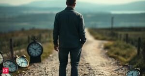 Provérbio alemão de hoje: Provérbio alemão: ‘Aquele que sempre pensa que é cedo demais, certamente chegará tarde demais.’ – Um provérbio alemão alertando contra longas esperas