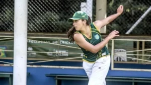 Recorde mundial! A brasileira Laura Cardoso escreve a história do T20I, tornando-se a primeira jogadora de críquete a…