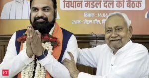 Samrat Chaudhary foi empossado como 24º ministro-chefe de Bihar.