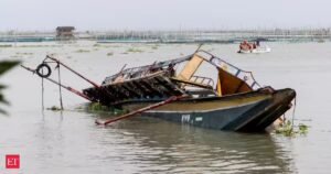Seis mortos e muitos desaparecidos após barco turístico virar em Yamuna, Mathura