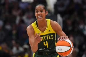Skylar Diggins assina com Chicago Sky; Satou Sabally junta-se ao New York Liberty