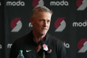 Trail Blazers supostamente cortou despesas de viagem de jogadores e checkouts de hotéis no primeiro mês de Tom Dundon como proprietário