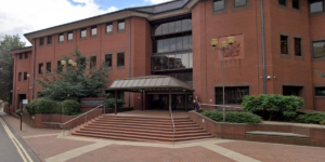 Um homem admitiu ter estuprado uma mulher sikh que ele pensava ser muçulmana em Walsall