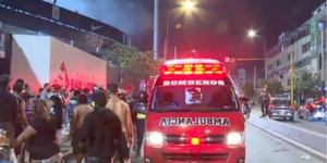 Um morto e pelo menos 60 feridos em desabamento de estrutura em campo de futebol no Peru